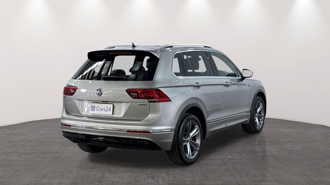 2019 Volkswagen Tiguan 132 Tsi R-line Edition, Automatic, 44280 km, Right Back Diagonal (45- Degree) View