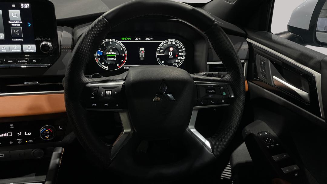 2024 Mitsubishi Outlander Exceed Tourer 7 Seat (AWD), Automatic, 31977 km, Steering Wheel Close-up