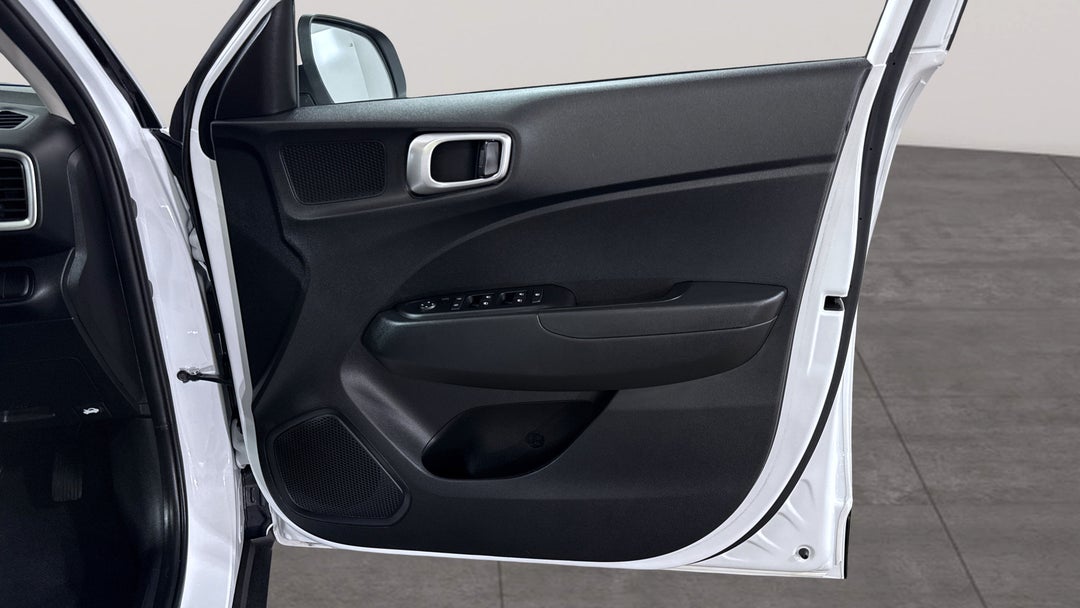 2025 Hyundai Venue Active, Automatic, 24265 km, Speaker View