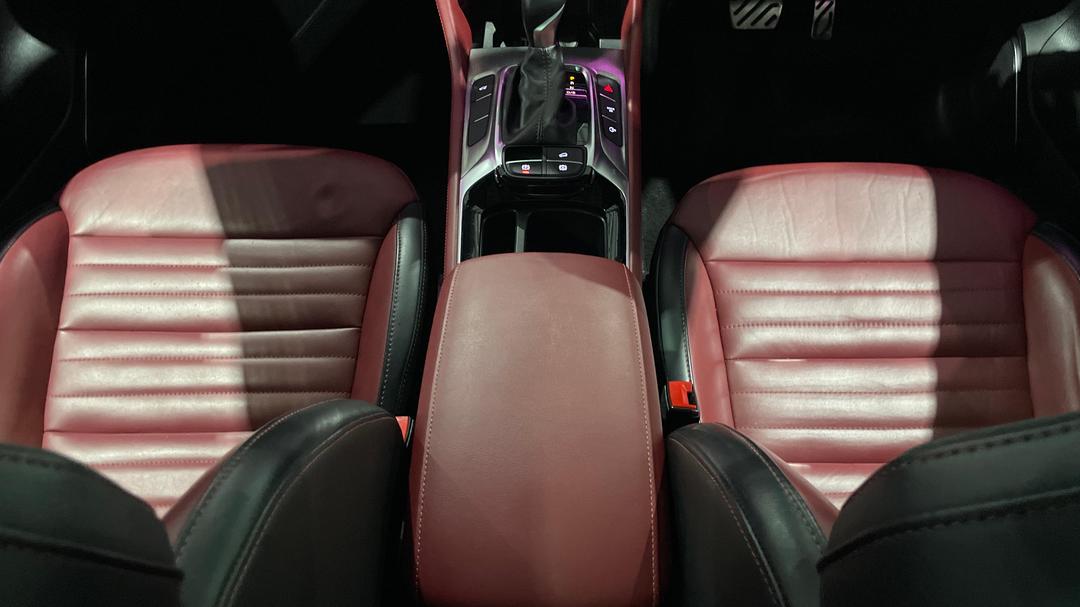 2020 MG HS Essence, Automatic, 62560 km, Center Console