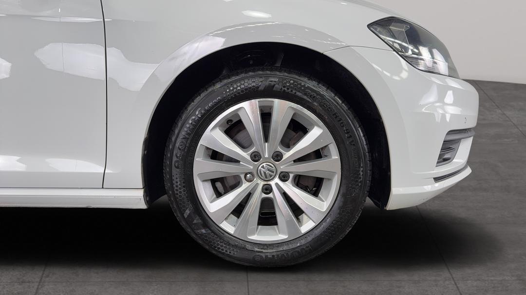 2017 Volkswagen Golf 110 Tsi Trendline, Automatic, 118407 km, Right Front Wheel