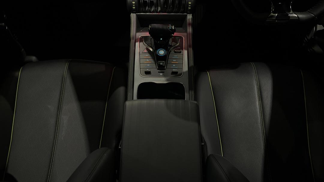 2025 Byd Atto 3 Standard Range, Automatic, 11271 km, Center Console