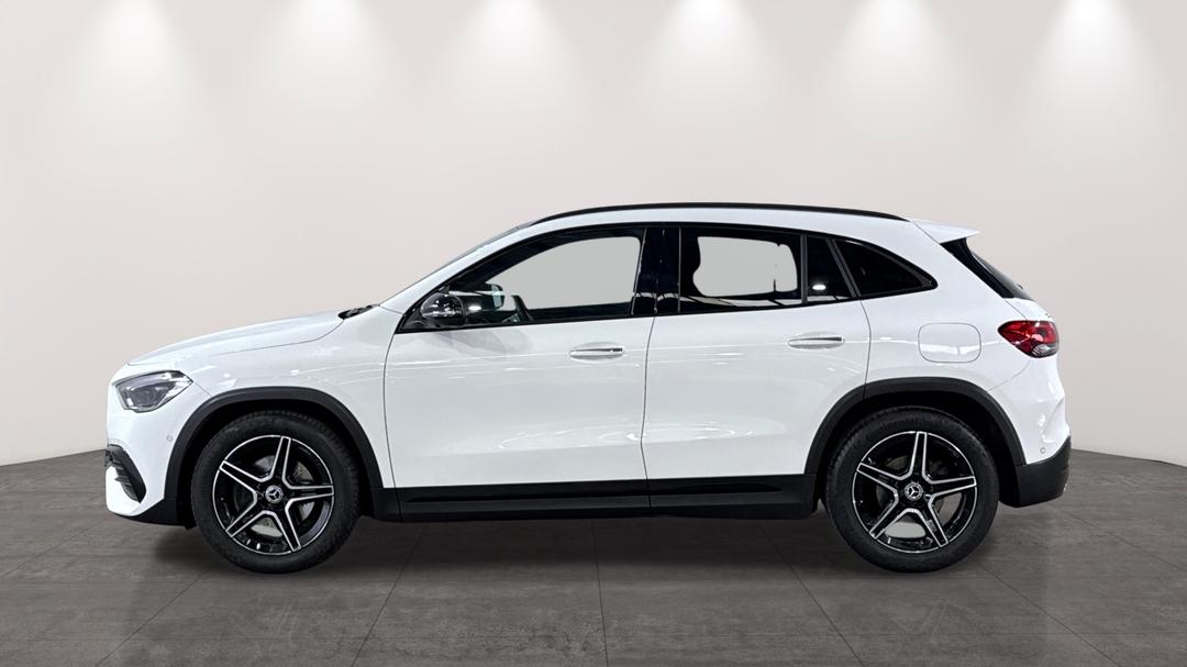 2020 Mercedes-benz GLA 200, Automatic, 72379 km, Left Side View