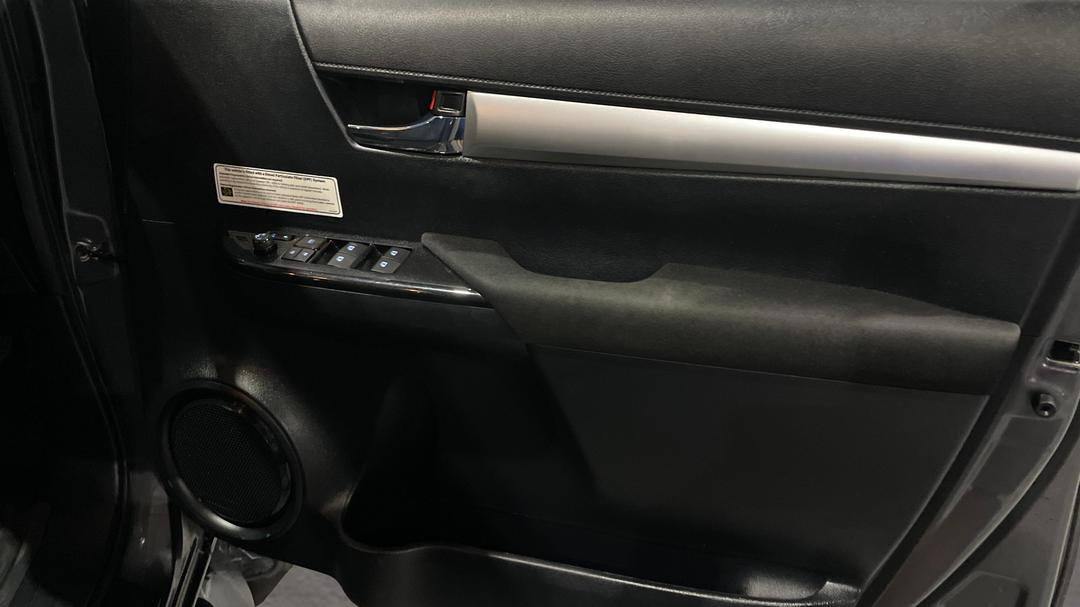 2021 Toyota Hilux Sr5 (4x4), Automatic, 56369 km, Speaker View