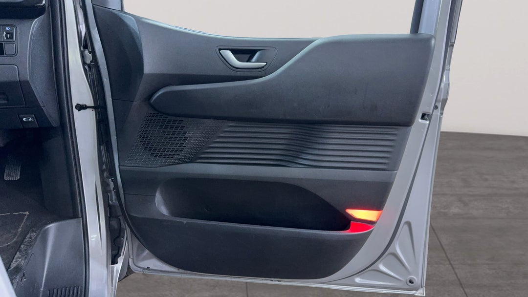 2023 Hyundai Staria Staria, Automatic, 81037 km, Speaker View