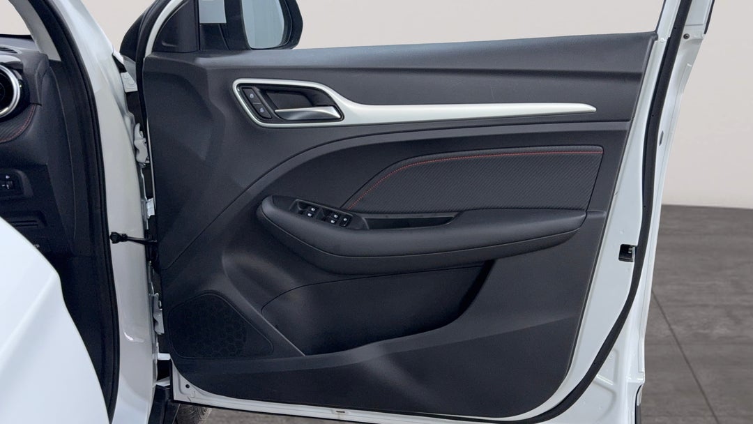 2025 MG Zst Vibe, Automatic, 2366 km, Speaker View