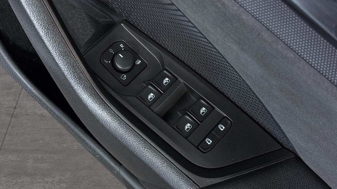 2020 SKODA Octavia Rs, Automatic, 114808 km, Drivers Side Door Panel Controls