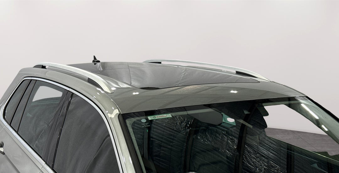 2018 Volkswagen Tiguan 162 Tsi Highline, Automatic, 81232 km, Roof/Sunroof View