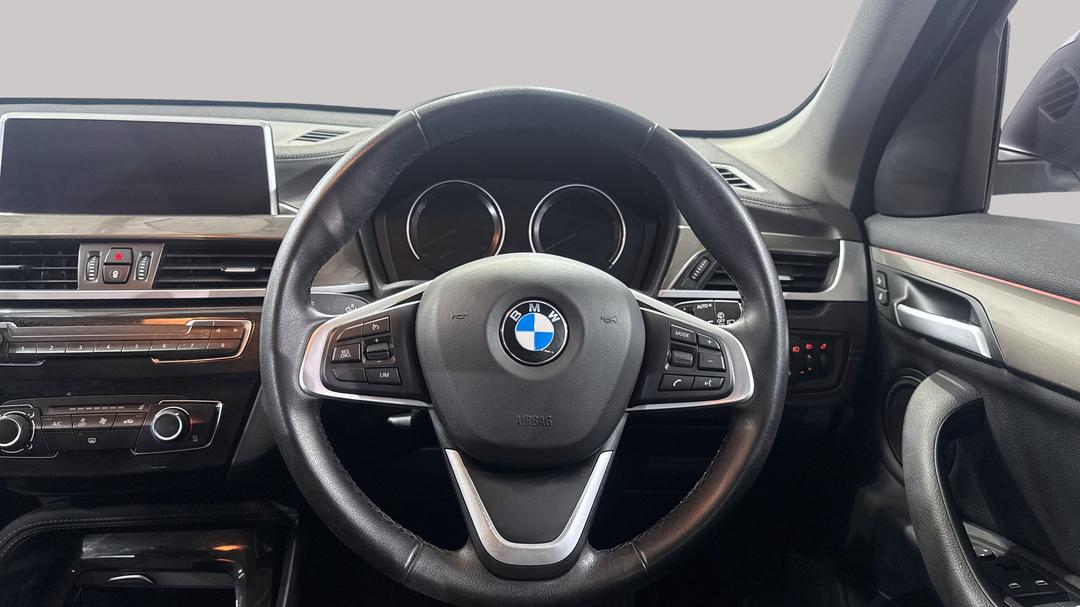 2021 BMW X1 sDrive 18i, Automatic, 28239 km, Steering Wheel Close-up