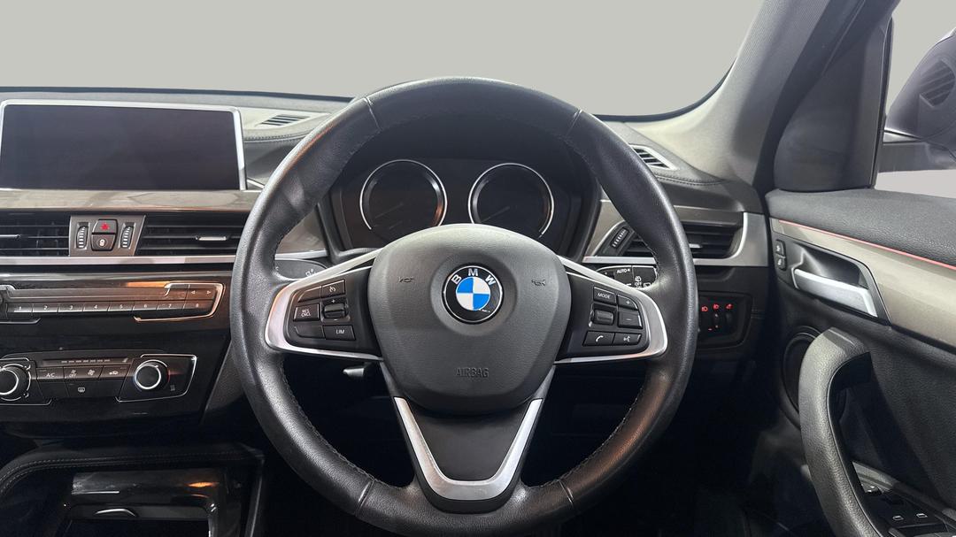 2021 BMW X1 sDrive 18i, Automatic, 28239 km, Steering Wheel Close-up