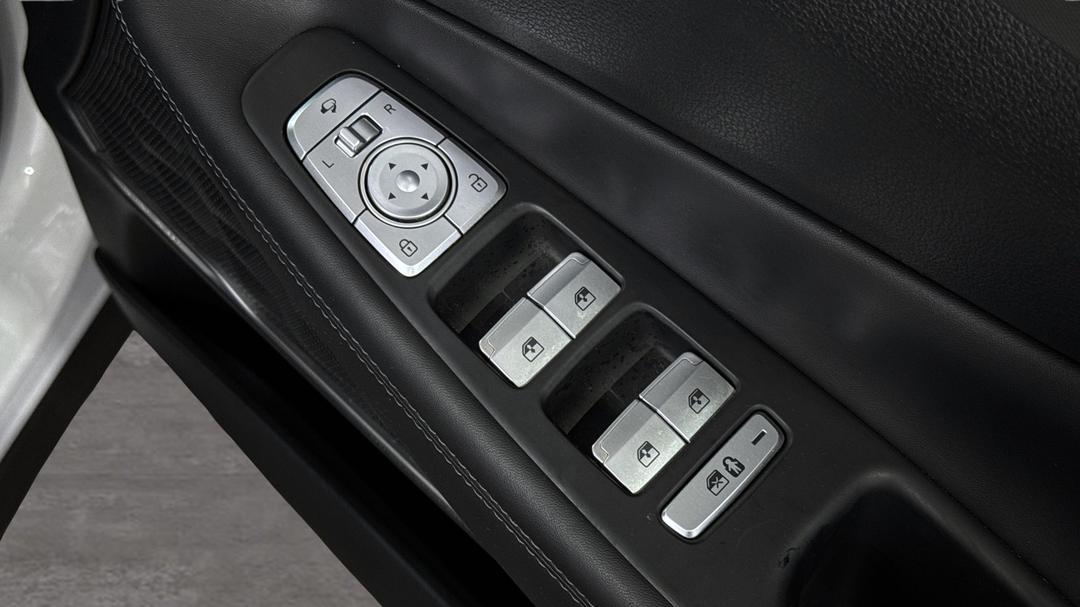2023 Hyundai Santa Fe Highlander Crdi (AWD), Automatic, 31054 km, Drivers Side Door Panel Controls