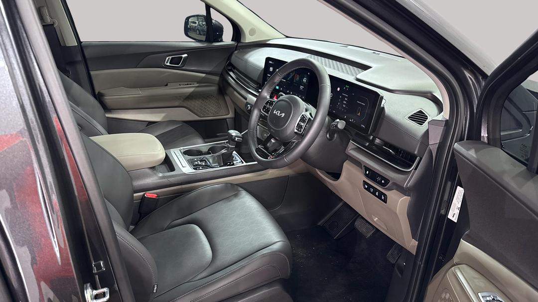 2025 Kia Carnival Sport+, Automatic, 3216 km, Right Side Front Door Cabin View