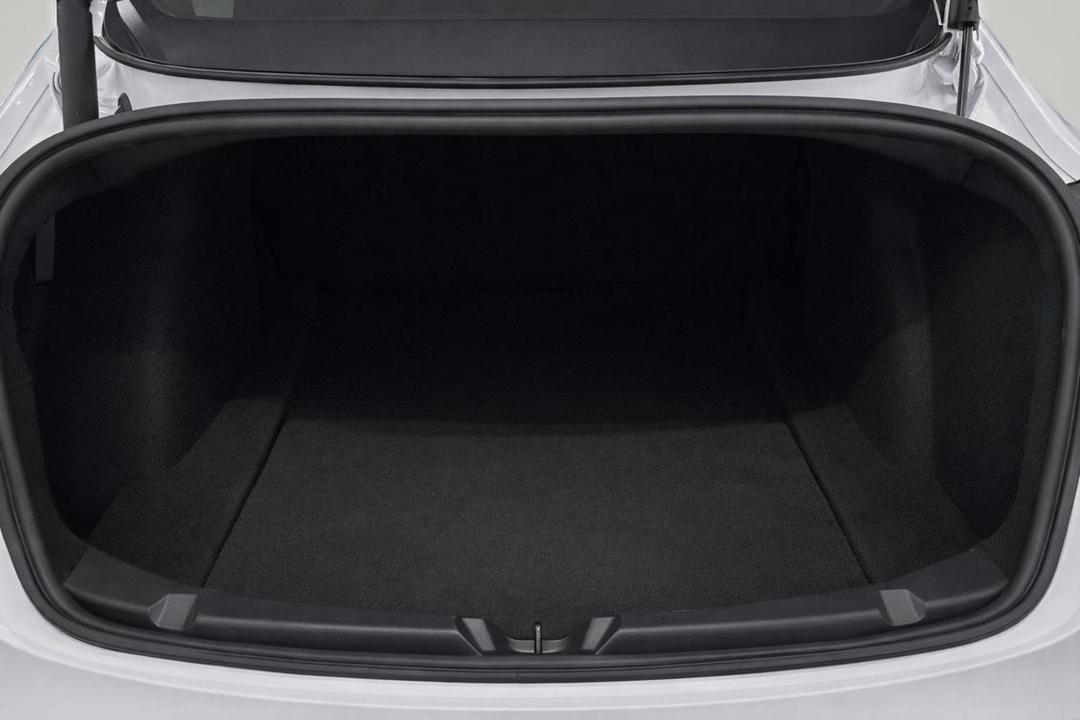 2022 Tesla Model 3 Long Range, Automatic, 23235 km, Boot Inside View