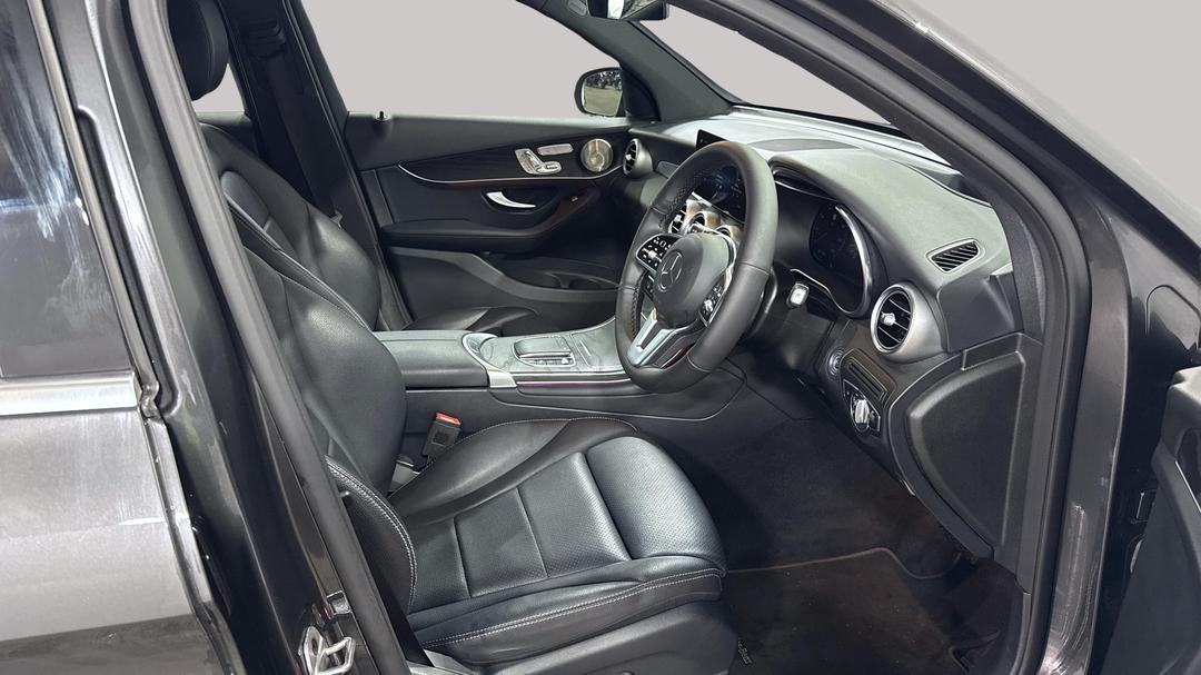 2021 Mercedes-benz GLC 200, Automatic, 46449 km, Right Side Front Door Cabin View