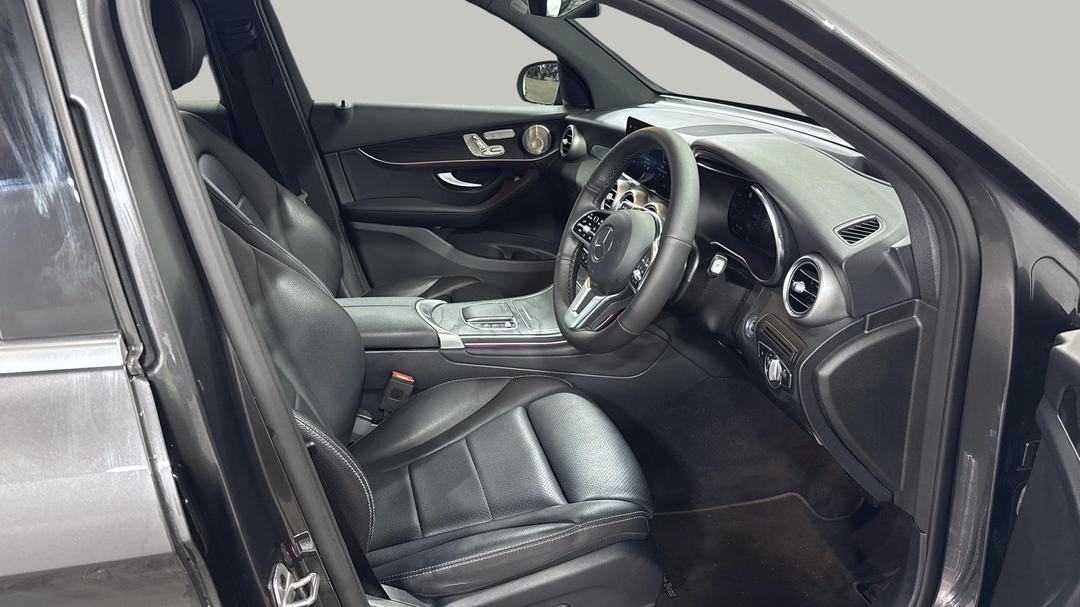 2021 Mercedes-benz GLC 200, Automatic, 46449 km, Right Side Front Door Cabin View
