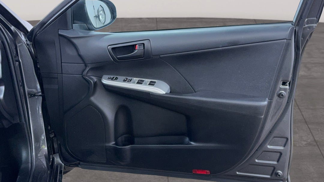 2017 Toyota Camry Rz S.e., Automatic, 47431 km, Speaker View