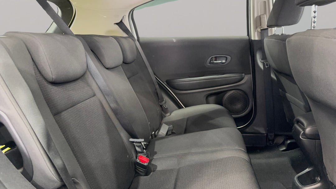 2018 Honda HR-V Vti, Automatic, 81140 km, Right Side Rear Door Cabin View