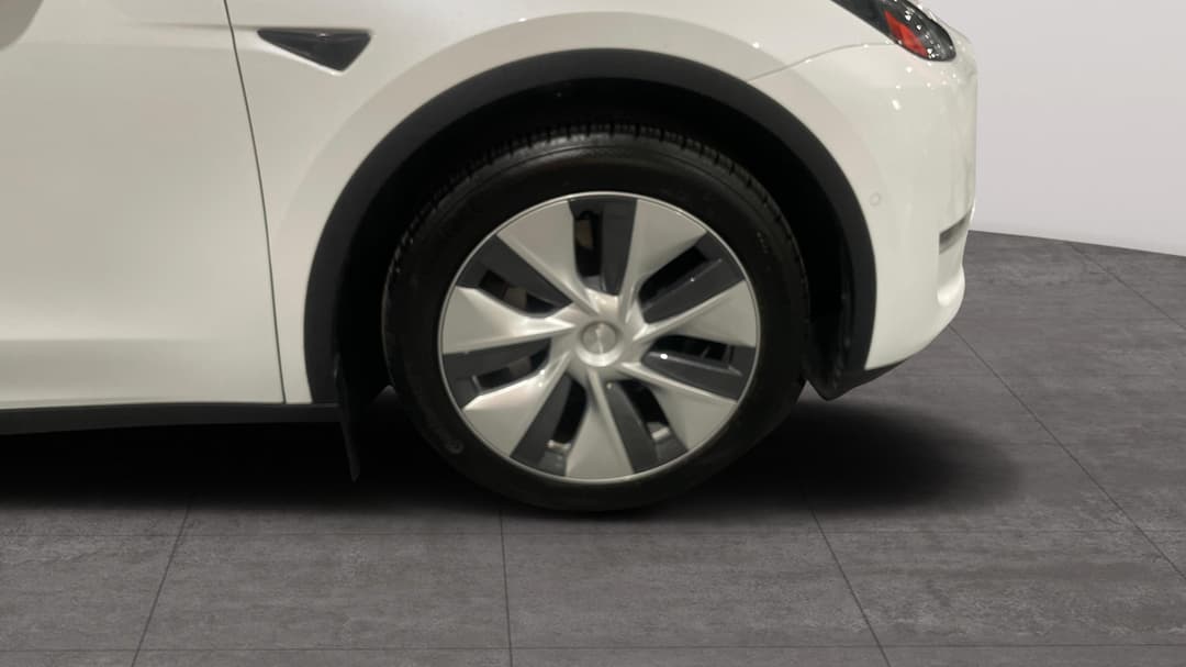 2023 Tesla Model Y Long Range, Automatic, 53446 km, Right Front Wheel