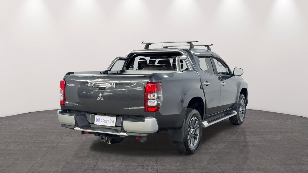 Right Back Diagonal (45- Degree) View