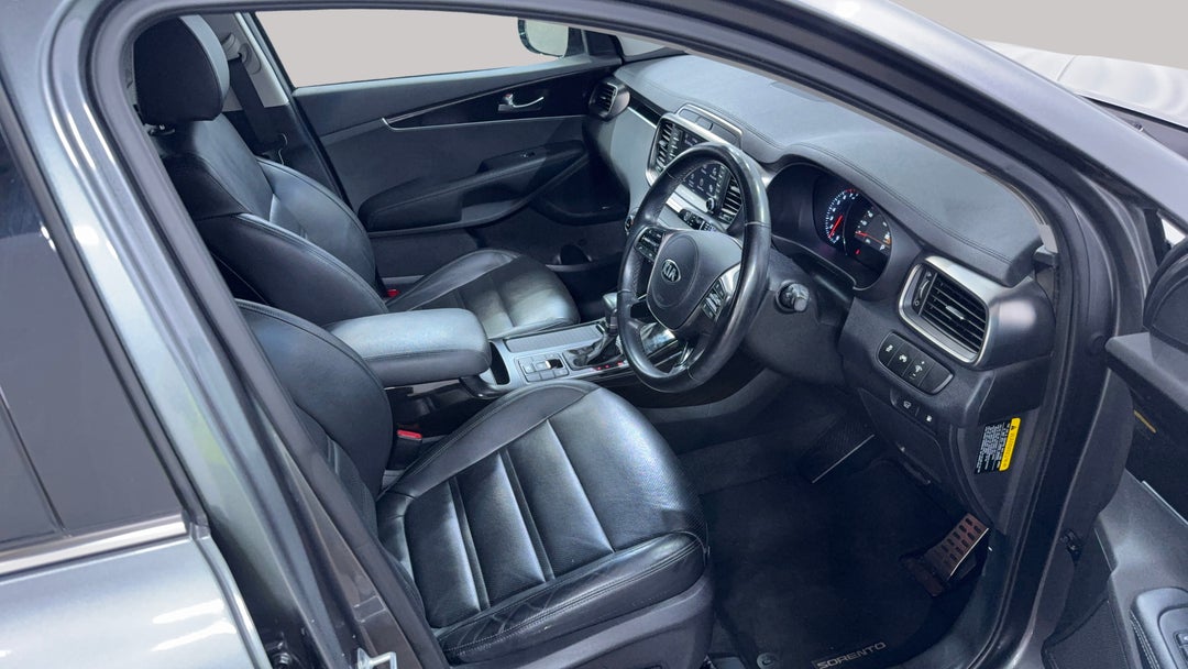 2018 Kia Sorento Sli (4x2), Automatic, 99739 km, Right Side Front Door Cabin View