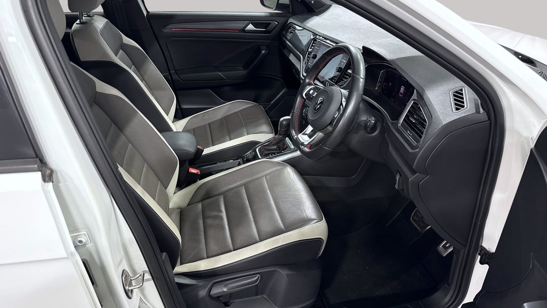 2021 Volkswagen T-roc 140tsi Sport, Automatic, 84710 km, Right Side Front Door Cabin View