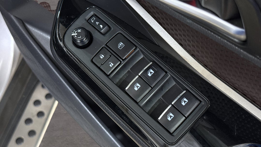 2017 Toyota C-HR Koba (AWD), Automatic, 107892 km, Drivers Side Door Panel Controls