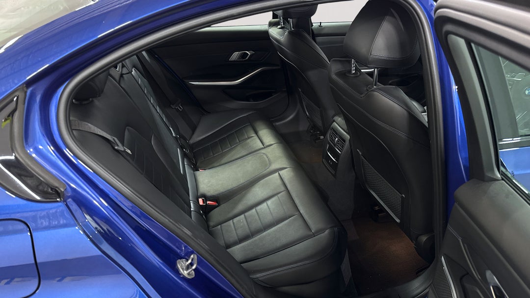 2022 BMW 3 20i M Sport, Automatic, 33217 km, Right Side Rear Door Cabin View