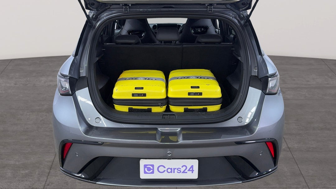 2023 Byd Dolphin Dynamic, Automatic, 25940 km, Boot Inside View with Luggage