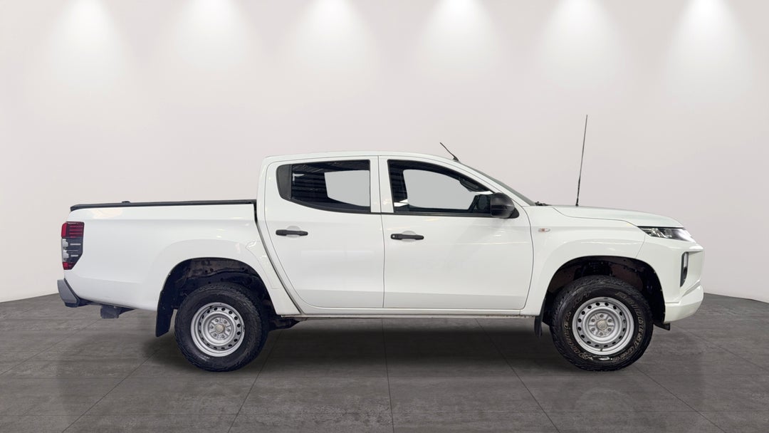 2019 Mitsubishi Triton Glx Adas (4x4), Automatic, 127952 km, Right Side View