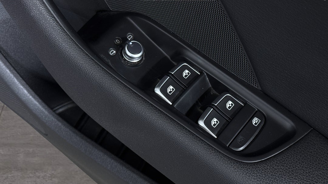 2019 Audi A3 35 Tfsi  (1.4 Tfsi Cod), Automatic, 55963 km, Drivers Side Door Panel Controls