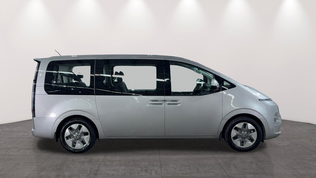 2023 Hyundai Staria Staria, Automatic, 81037 km, Right Side View