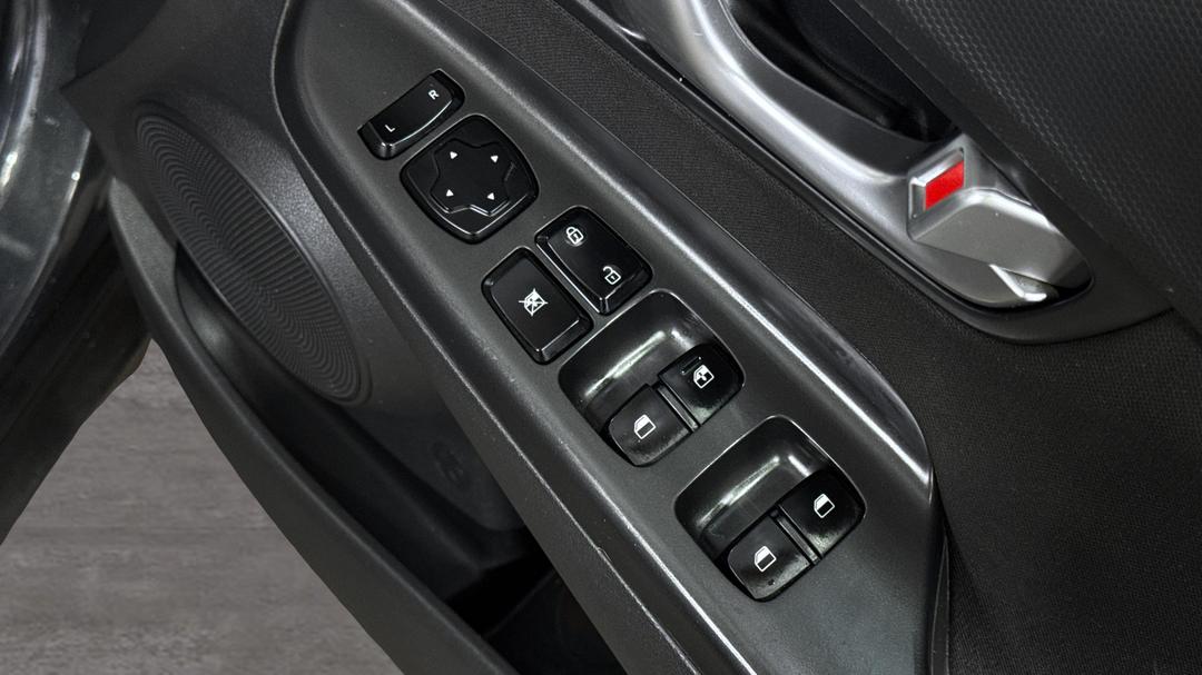 2022 Hyundai Kona (FWD), Automatic, 85105 km, Drivers Side Door Panel Controls