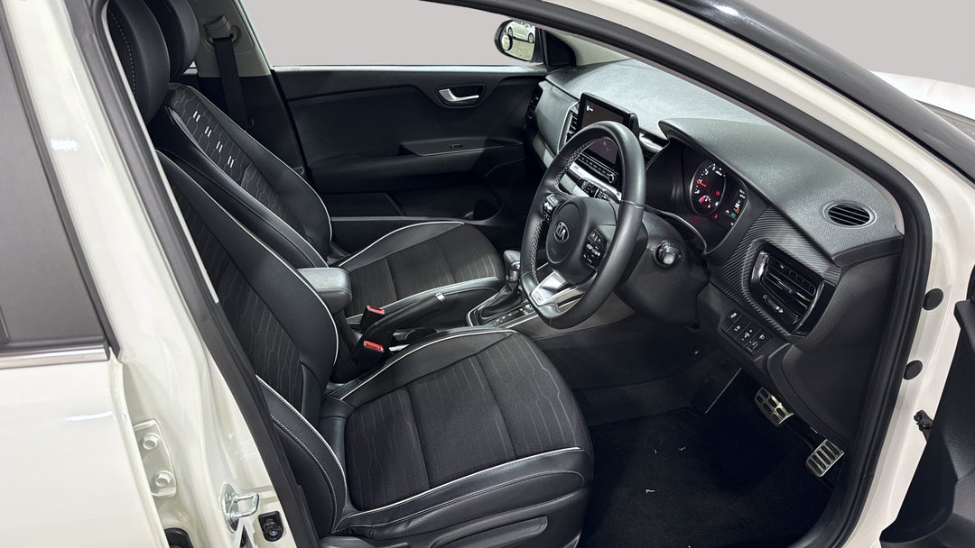 2020 Kia Stonic Gt-line, Automatic, 19887 km, Right Side Front Door Cabin View