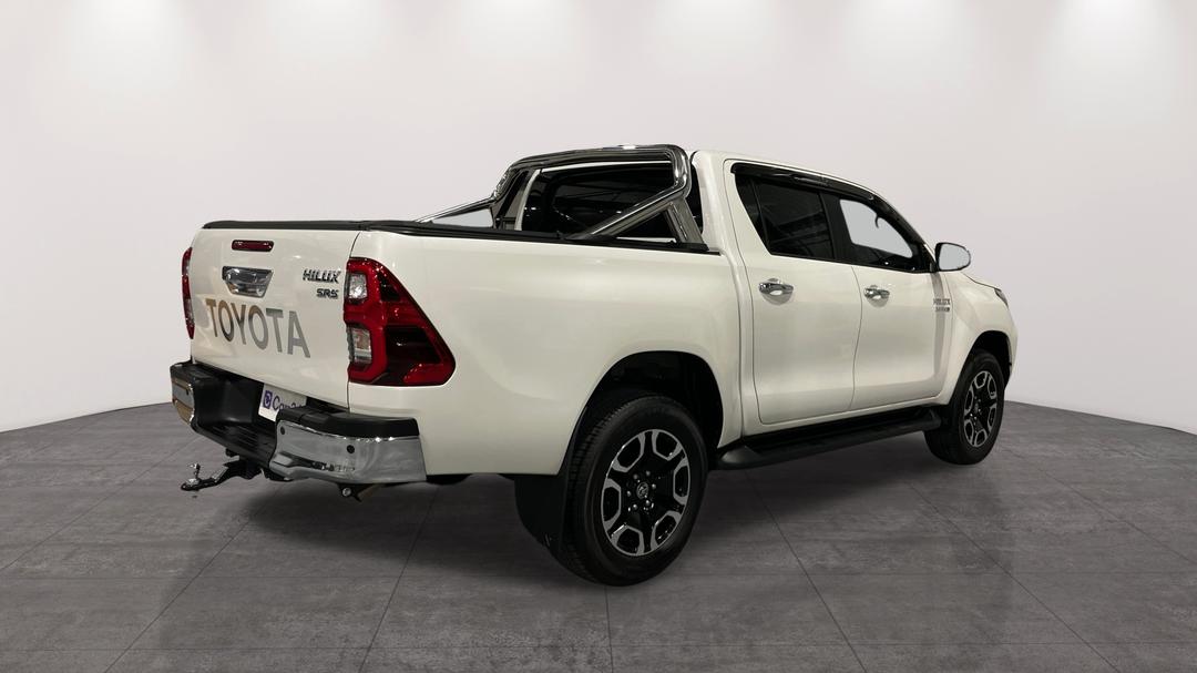 2022 Toyota Hilux Sr5 (4x4), Automatic, 31853 km, Right Back Diagonal (45- Degree) View