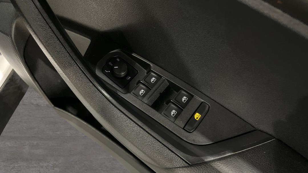 2020 SKODA Karoq 110tsi, Automatic, 115414 km, Drivers Side Door Panel Controls