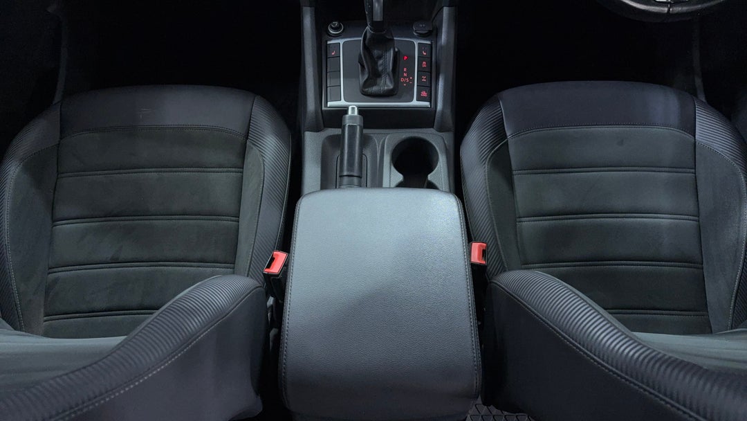 2021 Volkswagen Amarok Tdi580 Highline 4motion, Automatic, 107788 km, Center Console