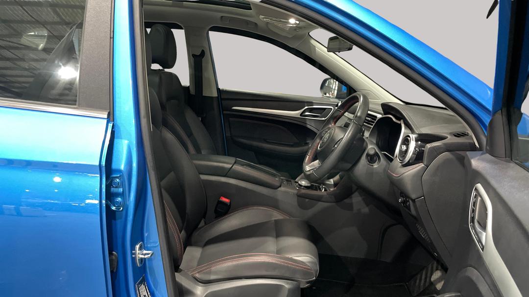 2022 MG ZS EV Essence, Automatic, 29219 km, Right Side Front Door Cabin View