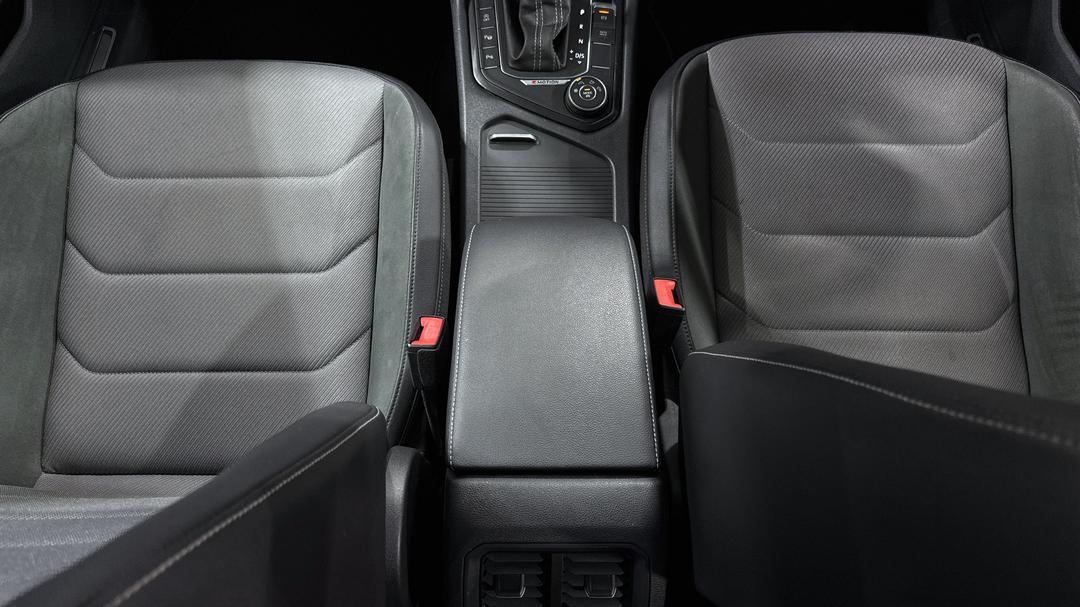2019 Volkswagen Tiguan 132 Tsi R-line Edition, Automatic, 63435 km, Center Console