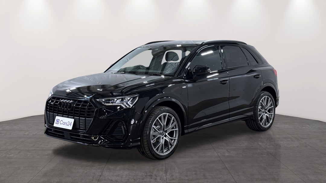 2025 Audi Q3 40 Tfsi Quattro S Line, Automatic, 10429 km, Left Front Diagonal (45- Degree) View