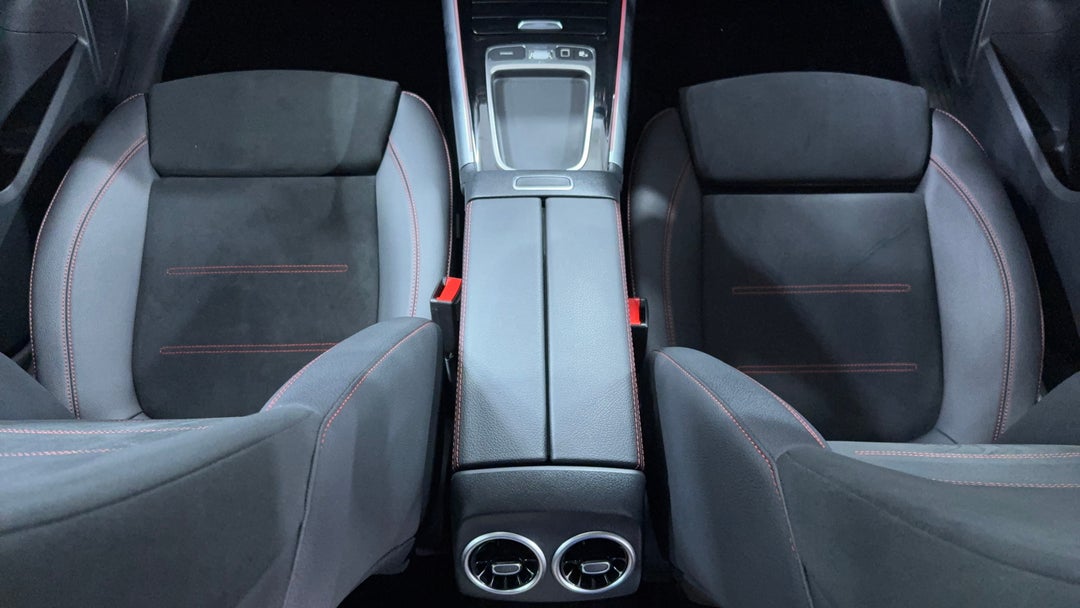 2024 Mercedes-benz GLA 200, Automatic, 14163 km, Center Console