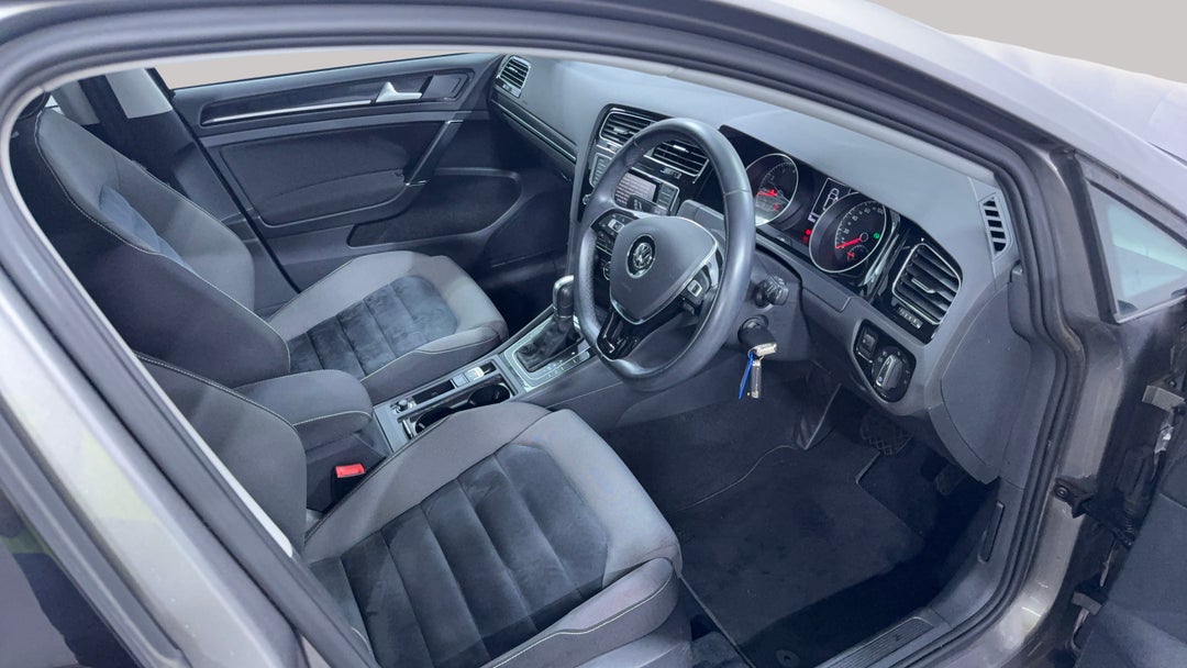 2015 Volkswagen Golf 103 Tsi Highline, Automatic, 55091 km, Right Side Front Door Cabin View