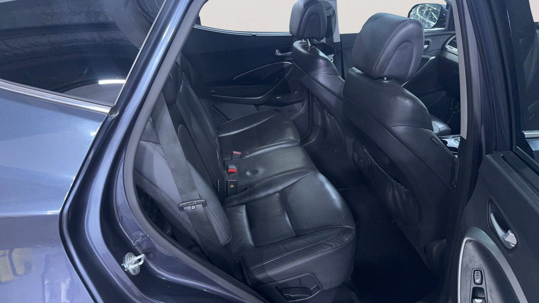 2015 Hyundai Santa Fe Highlander Crdi (4x4), Automatic, 142786 km, Right Side Rear Door Cabin View