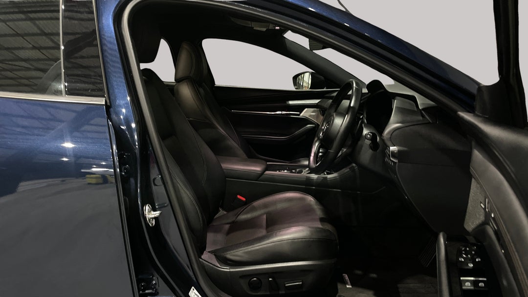2019 Mazda Mazda3 G25 Astina, Automatic, 48678 km, Right Side Front Door Cabin View
