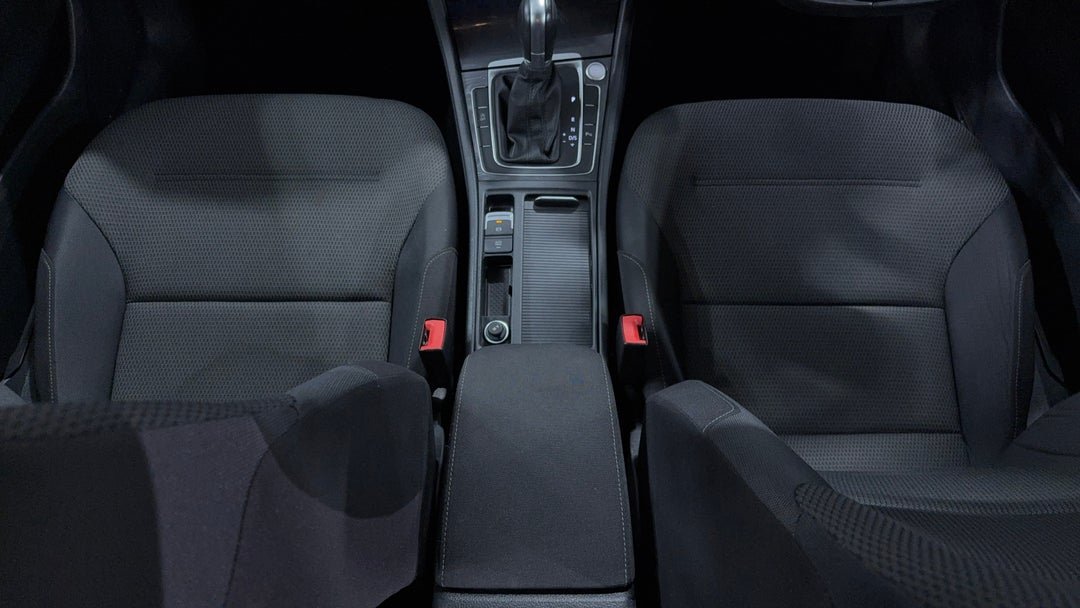 2018 Volkswagen Golf 110 Tsi Comfortline, Automatic, 104628 km, Center Console