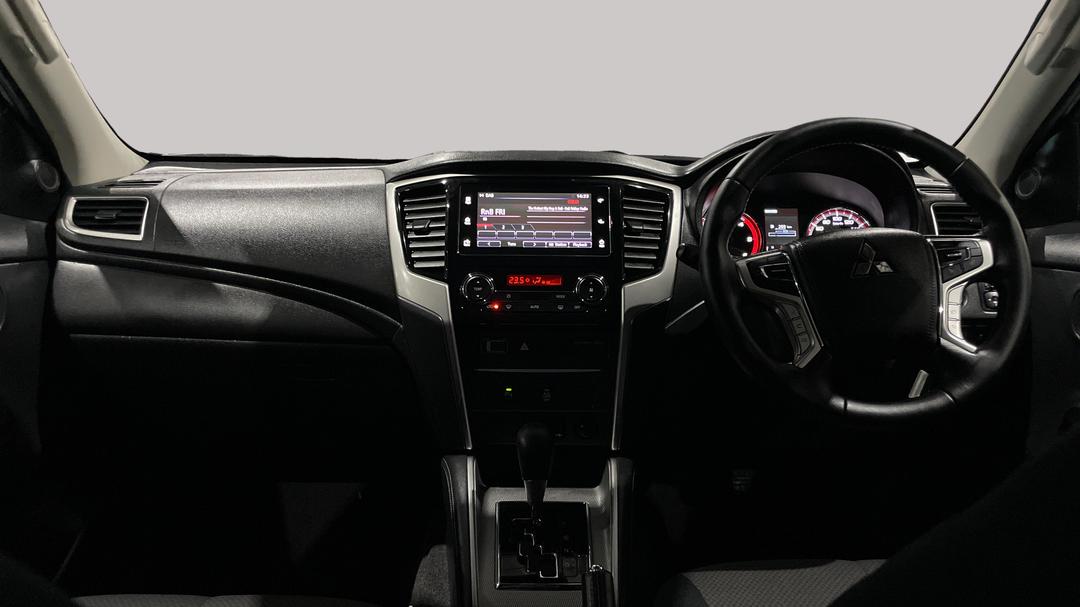2022 Mitsubishi Triton Glx-r (4x4), Automatic, 48228 km, Dashboard View