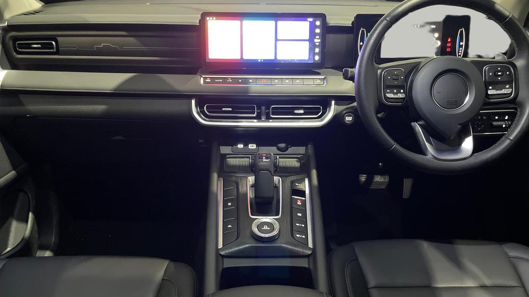 2025 GWM Cannon Lux (4x4), Automatic, 8742 km, Center Console