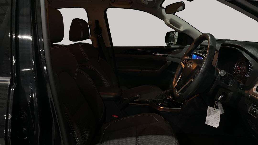 2022 LDV T60 Max Pro (4x4), Automatic, 84920 km, Right Side Front Door Cabin View