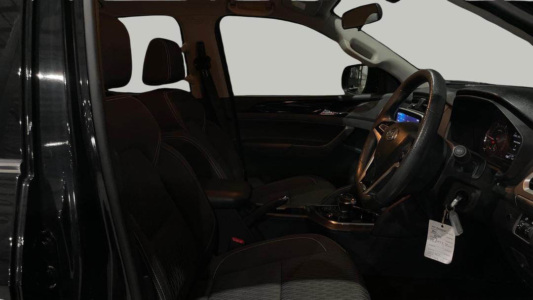 2022 LDV T60 Max Pro (4x4), Automatic, 84920 km, Right Side Front Door Cabin View