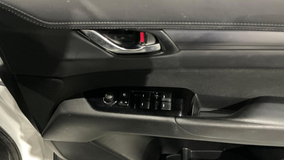 2017 Mazda CX-5 Maxx Sport (4x4), Automatic, 122567 km, Drivers Side Door Panel Controls