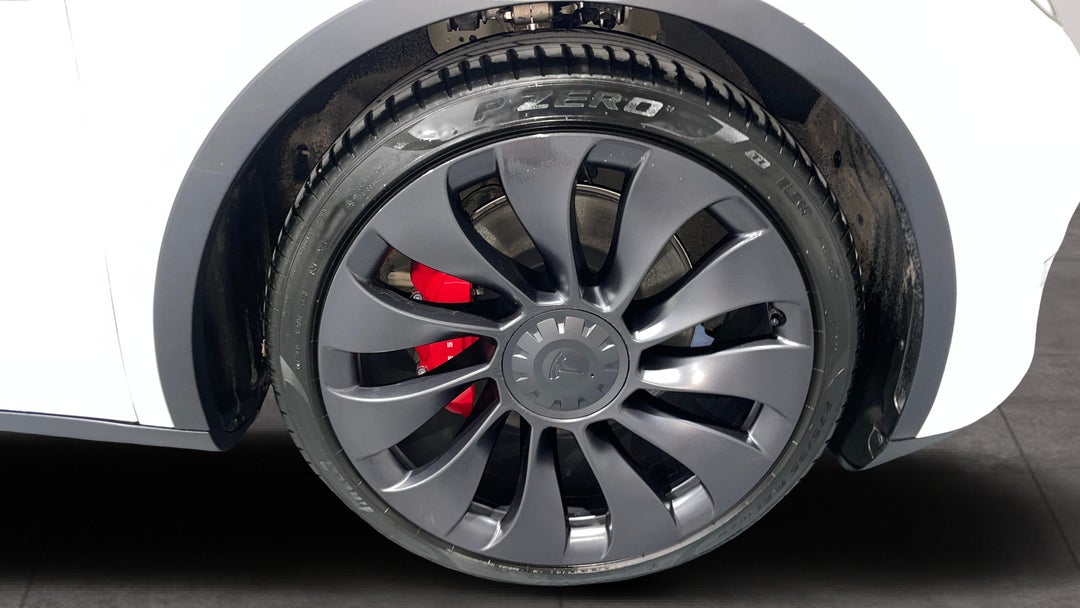 2023 Tesla Model Y Performance, Automatic, 32376 km, Right Front Wheel